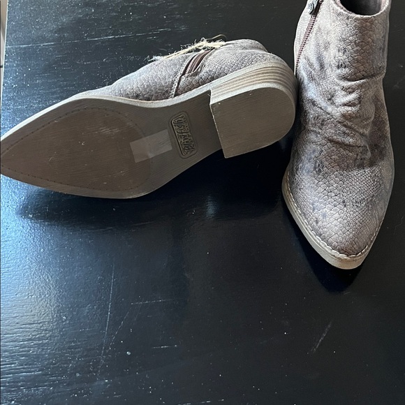 Blowfish Women's Textured Ankle Booties - Picture 4 of 4